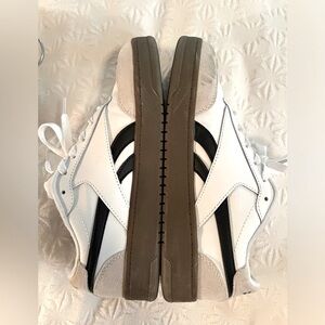 Reebok suede sneakers 8